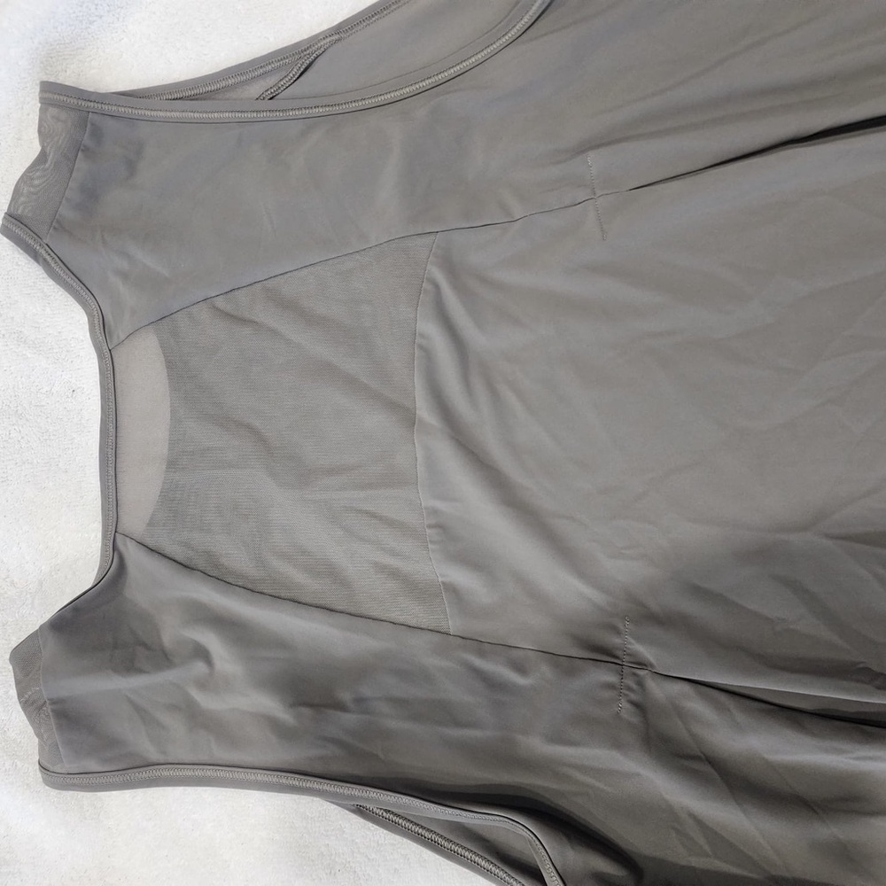 Lululemon Women's Gray Sleeveless Top - Picture 7 of 7